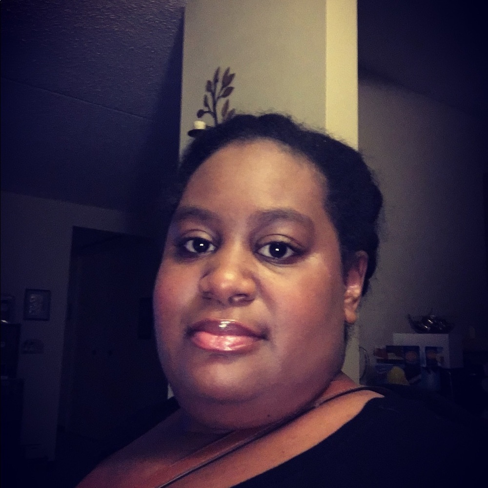 Meet your Posher, Carla